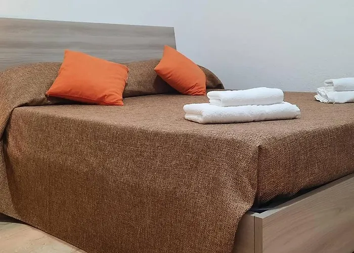 Flamingo Guest House- 3*