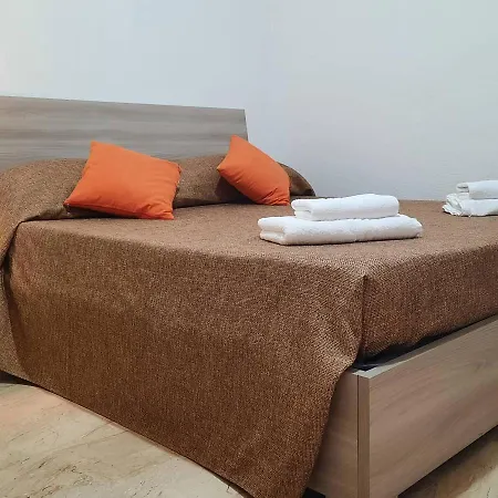 Flamingo Guest House- *
